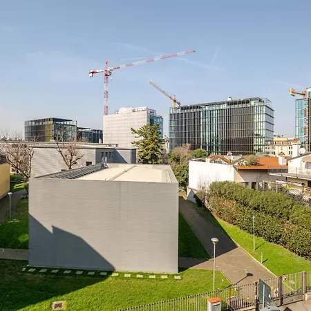 Charming In Isola In The Heart Of